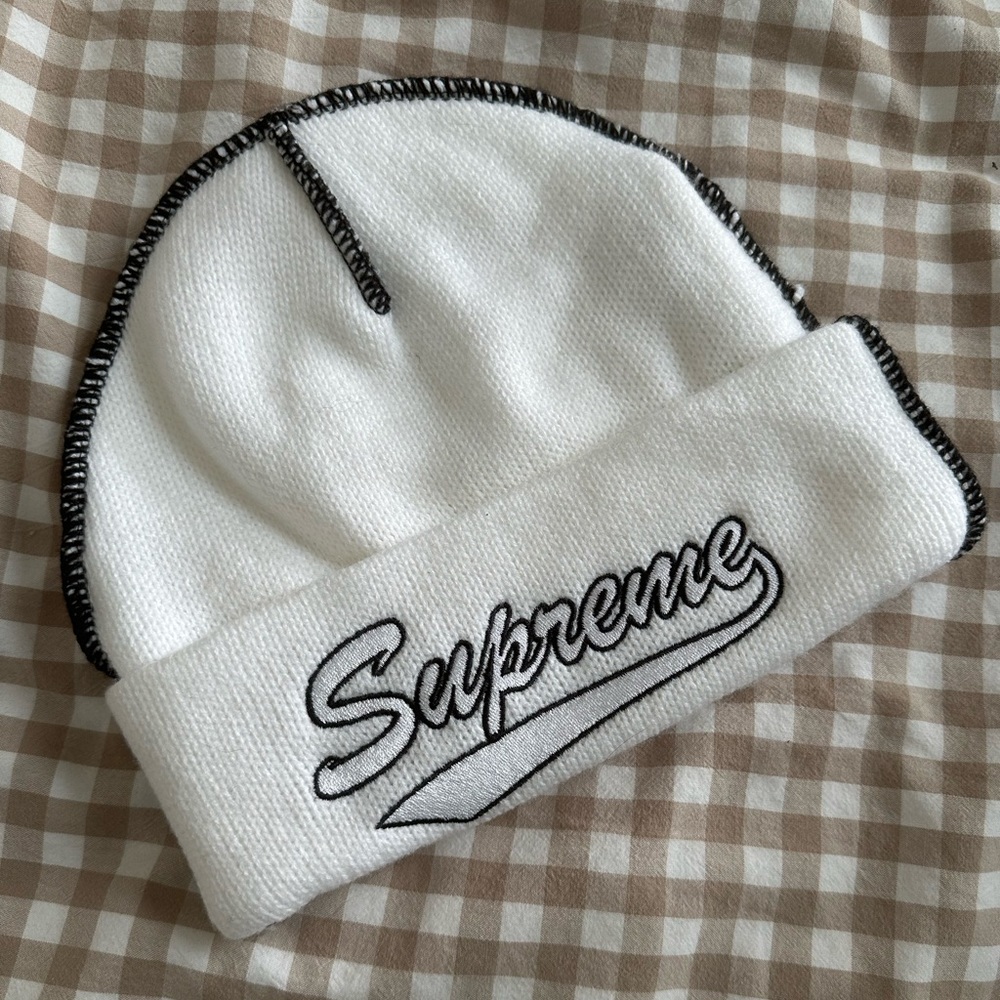 Supreme Contrast Stitch Beanie - White FW22